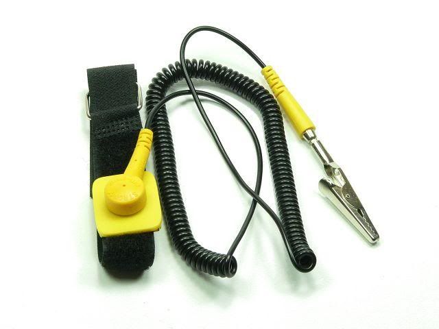 http://i1176.photobucket.com/albums/x324/gadgetsdeluxe/erdungsarmband/armband3.jpg