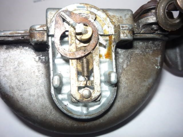 [Linked Image from i1176.photobucket.com]