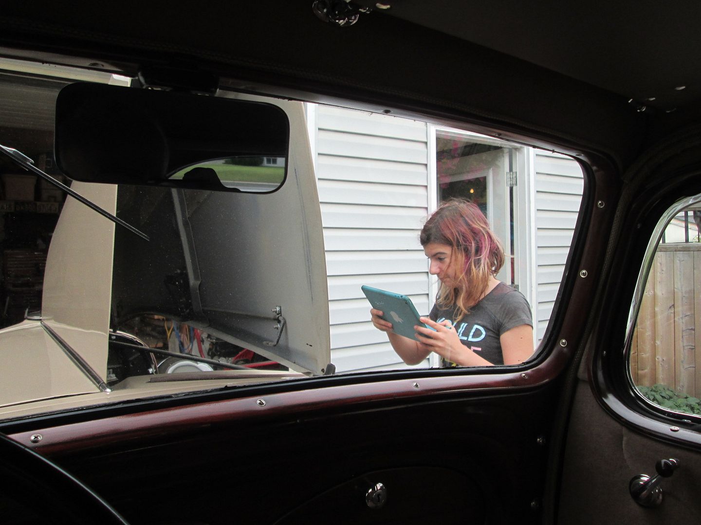 [Linked Image from i1176.photobucket.com]