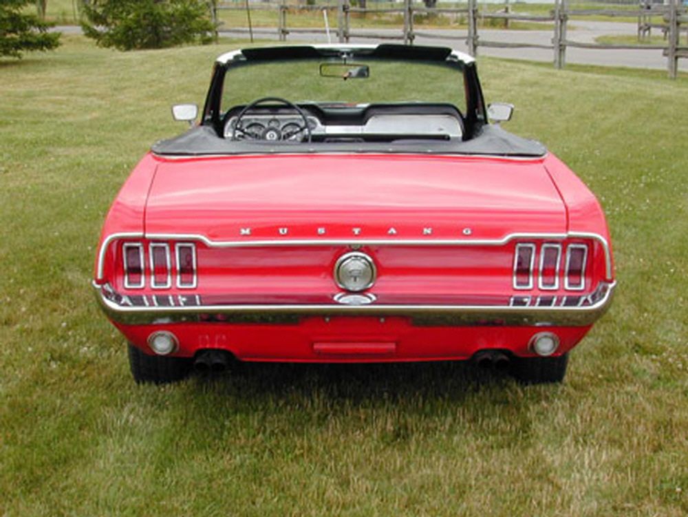 2005_mustang_02_big.jpg