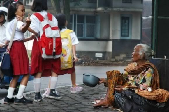 Foto Memalukan Anak Indonesia Yang Tersebar di Media Barat