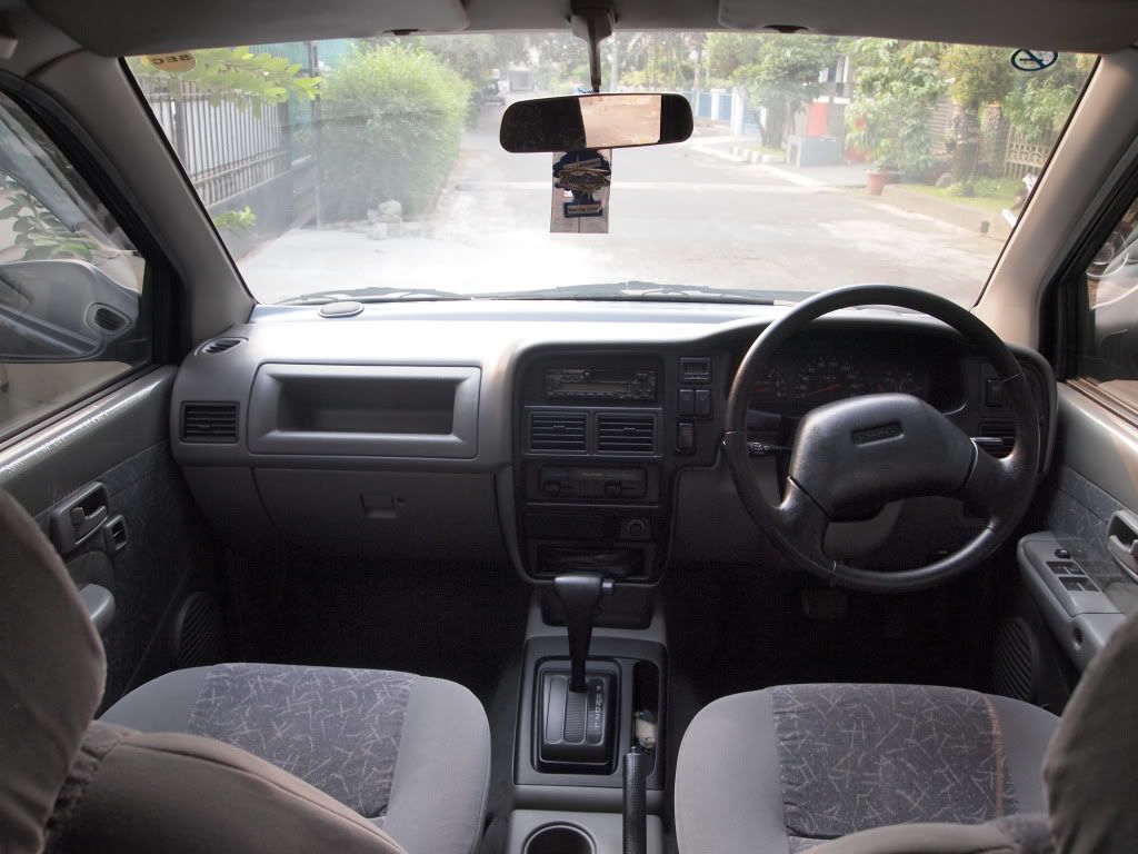 WTS Isuzu Panther LS 25 Turbo 2001 Km Rendah WTS Isuzu Panther LS 25 Turbo 2001 Km Rendah