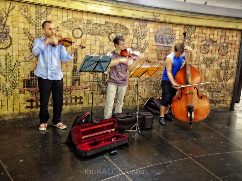 barcelona metro station