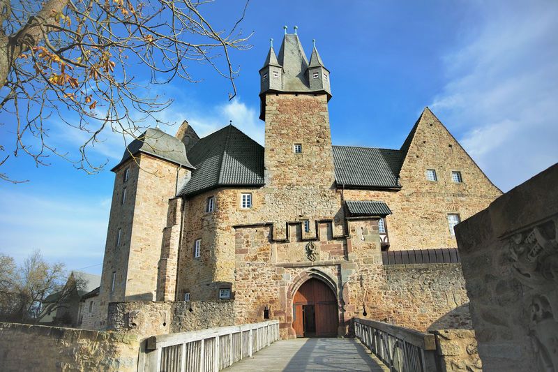 photo Schloss-Spangenberg-2_front_large_1.jpg